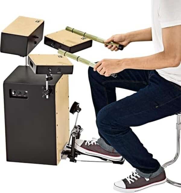 Découvrez notre test détaillé du Meinl Cocktail Cajon Kit, le kit de percussion polyvalent idéal pour les musiciens. Caractéristiques, avantages et comparatif inclus.