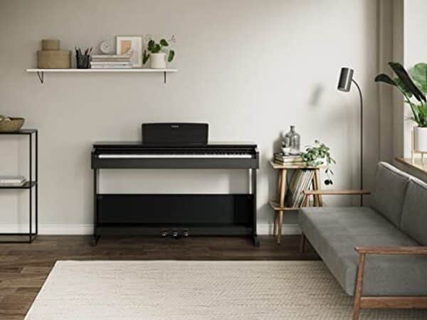 Découvrez notre test complet du Yamaha Arius YDP-105 : un piano numérique authentique, performant et abordable pour les débutants qui cherchent qualité et fiabilité.