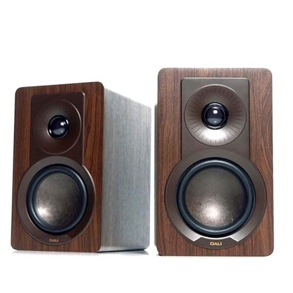 Découvrez notre test détaillé des enceintes Dali Kupid : qualité sonore, design compact et performances premium pour votre écoute musicale. 